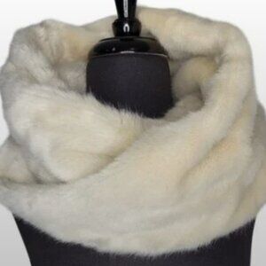 NWT ANN TAYLOR Faux Fur Neck Warmer Ivory Infinity Wrap Scarf